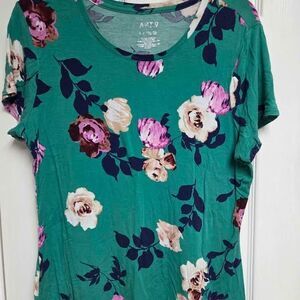 Apt 9 Essentials womens Large green with floral print short sleeve shirt